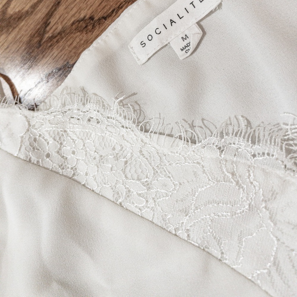Light tank with lace detail